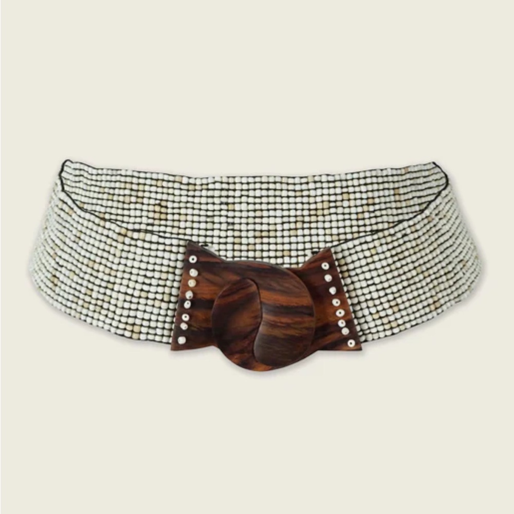 Beaded White Stretch Waist Belt with Wood Buckle